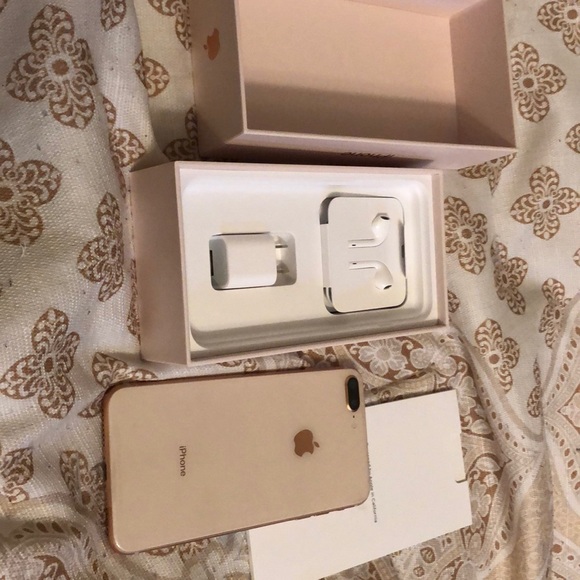 iPhone 8 Plus Gold 64GB - Picture 5 of 7
